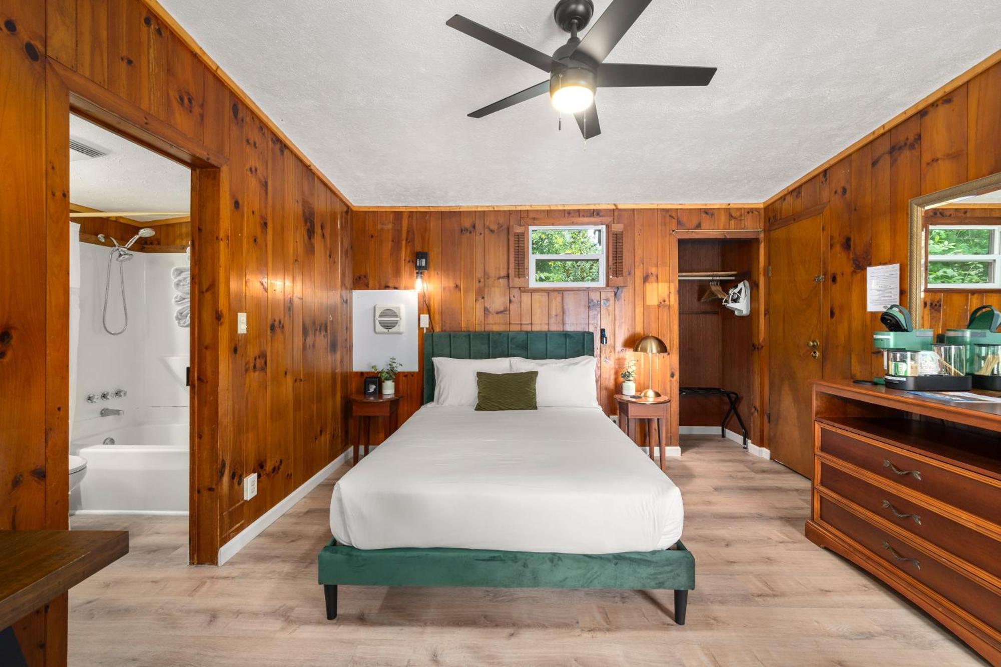 Cedarwood Inn Hendersonville Extérieur photo