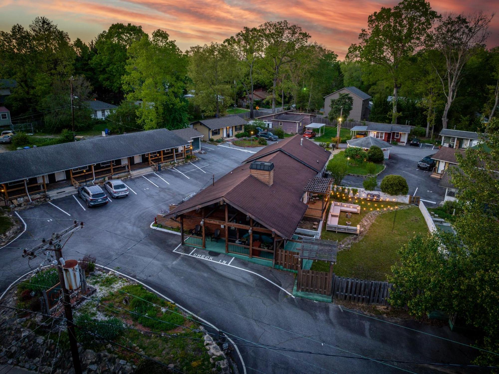 Cedarwood Inn Hendersonville Extérieur photo
